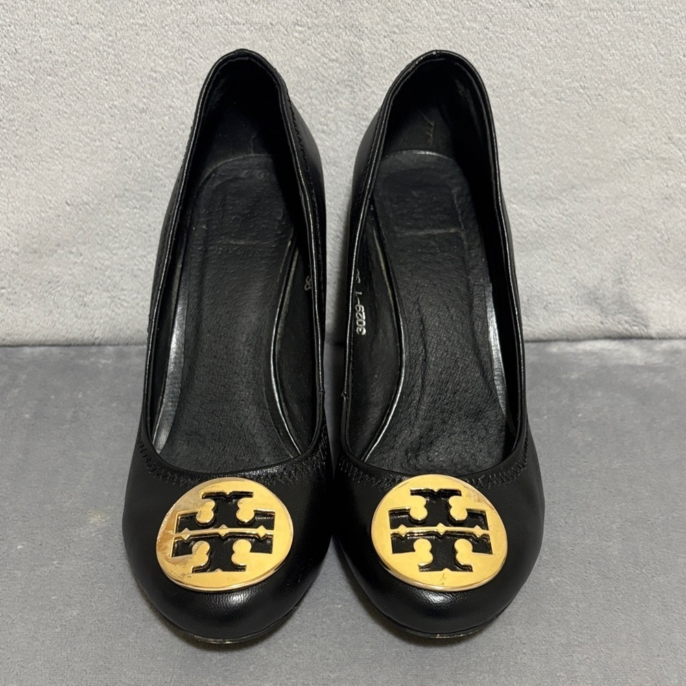 Tory Burch Black Gold Logo Wedge Heels 7.5 Designer Classic Pump